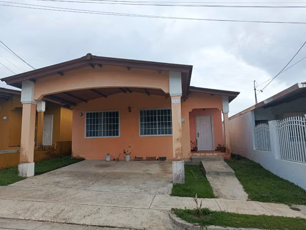 Se vende casa en Brisas del Golf, Arraiján