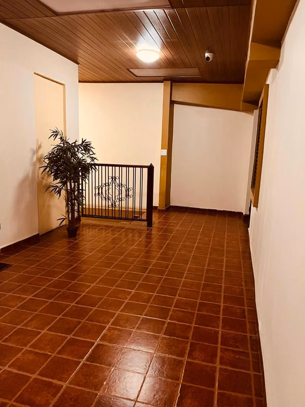 SE ALQUILA APTO AMOBLADO EN LAS TABLAS
