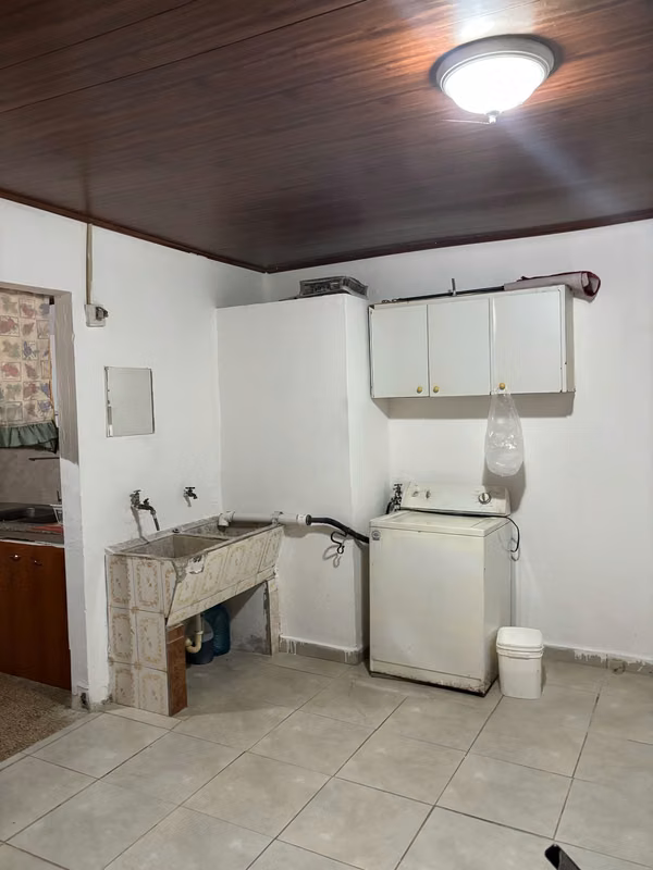 ¡OPORTUNIDAD ÚNICA! CASA REMODELADA EN ALTOS DEL CRISOL (CAMRO)