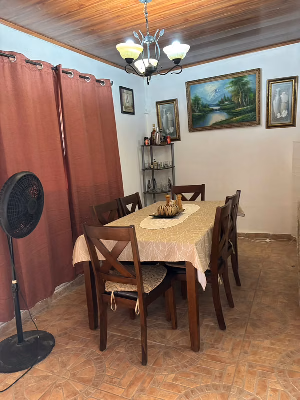 ¡OPORTUNIDAD ÚNICA! CASA REMODELADA EN ALTOS DEL CRISOL (CAMRO)