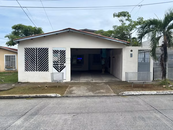¡Oportunidad única en Buena Vista, Tocumen! CASA +2 APTOS EN VENTA