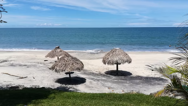 ALQUILO APARTAMENTO. BIJAO. GATUN. PLANTA BAJA. PLAYA. GOLF. PADEL.