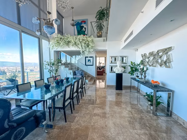 THE EPITOME OF URBAN LUXURY: 580 m²  ID 25517