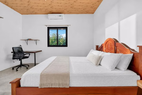 Turnkey Ocean-View Luxury Villa in Sea View Hills, Torio