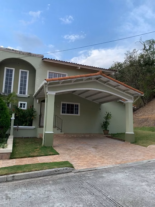 House for sale in Villa Lucre