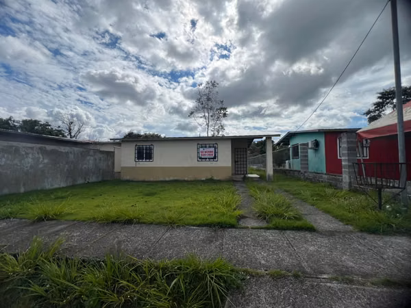 Banco vende casa en Altos de Gariché - Bugaba, Chiriquí