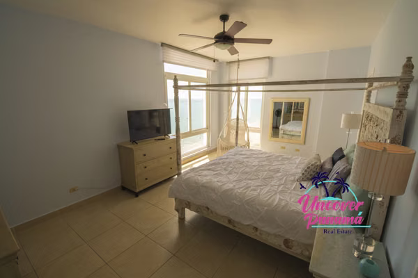 Oceanfront apartment for sale in PH Miramar 1, Farallón, Río Hato, Coclé.