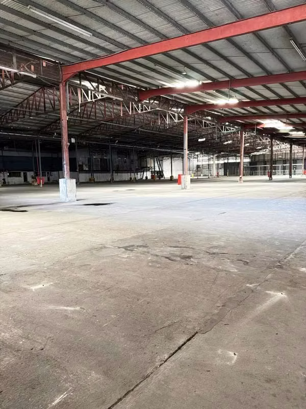 Alquiler de Galera 8000m2 en Milla 8