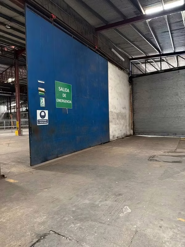 Alquiler de Galera 8000m2 en Milla 8