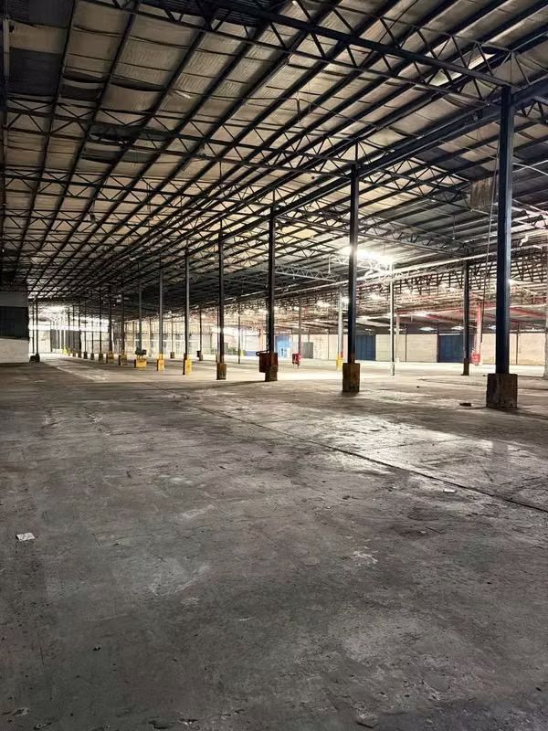 Alquiler de Galera 8000m2 en Milla 8