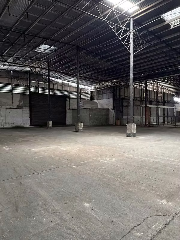 Alquiler de Galera 8000m2 en Milla 8