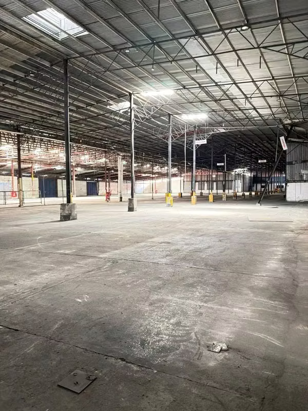 Alquiler de Galera 8000m2 en Milla 8