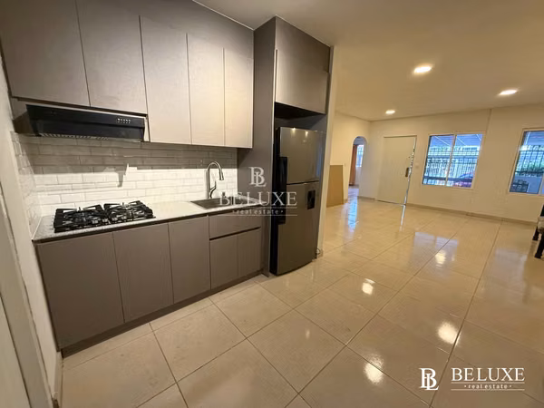VENTA DE CASA PRIMERA LINEA DE LAS ACACIAS VERSALLES (19)