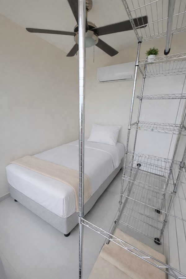 Apartamento amoblado en piso alto con espectacular vista a la ciudad.