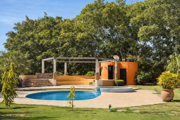 Nearly 1 hectare in Coronado with house and pool | 9,870 m²