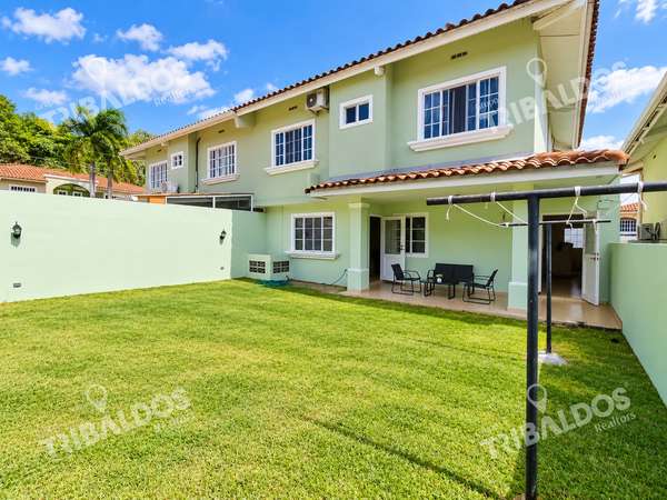 VENTA DE CASA ADOSADA EN  VILLA DE LAS AZORES EN VILLA LUCRE