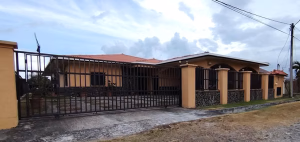 Casa Espaciosa y Como Nueva en Chame