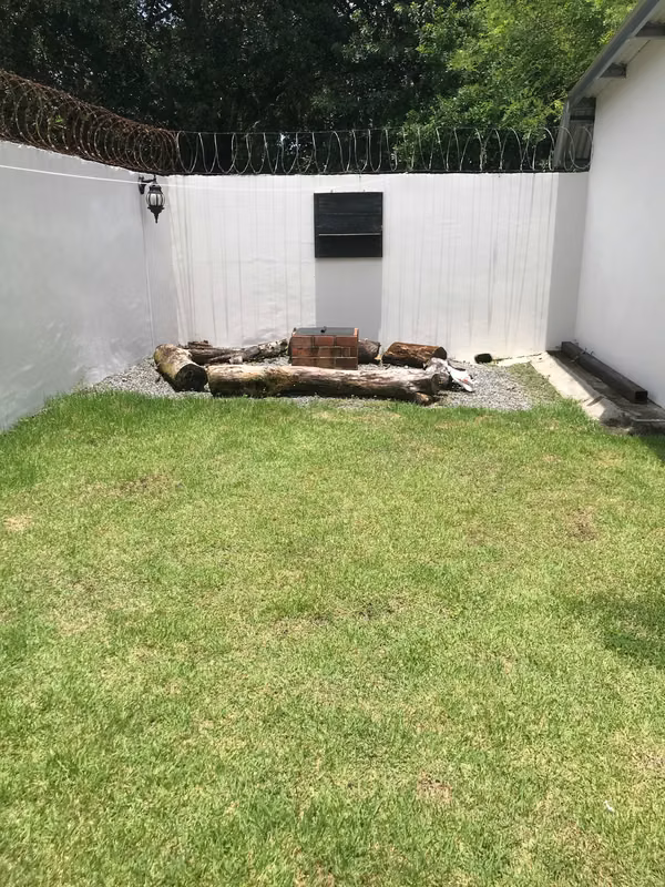 Corner house for sale in San Carlitos (David)