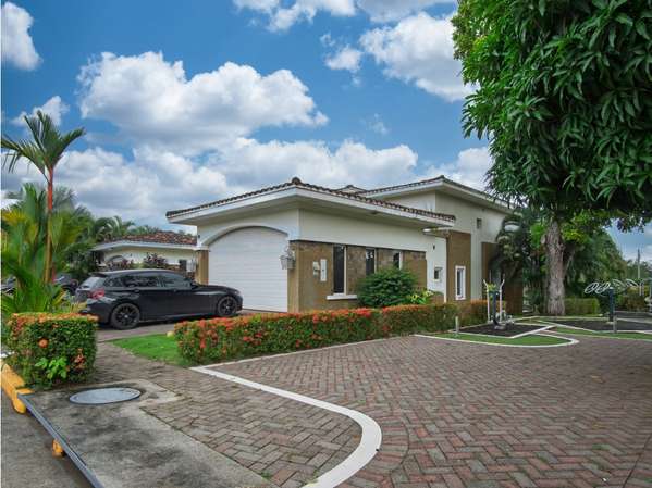 REMATE:VENTA DE CASA EN ANCON , PH TUCAN COUNTRY