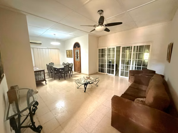 Venta de Amplia Casa en Villa de las Fuentes No. 2