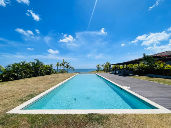 Sale of house in casamar. in front of the Sea