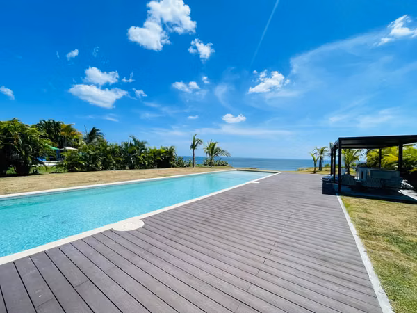 Sale of house in casamar. in front of the Sea