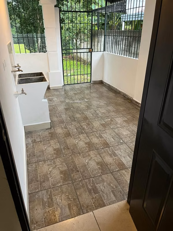 FOR RENT NICE AND COMFORTABLE FENCED HOUSE IN AQUALINA