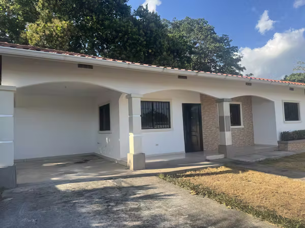 FOR RENT NICE AND COMFORTABLE FENCED HOUSE IN AQUALINA