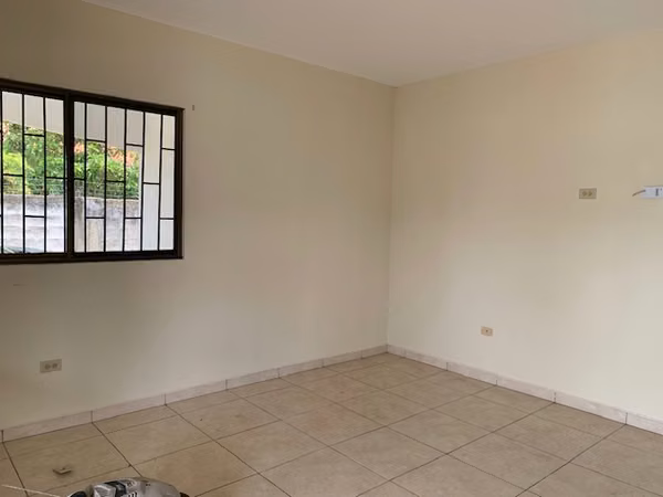 FOR RENT NICE AND COMFORTABLE FENCED HOUSE IN AQUALINA