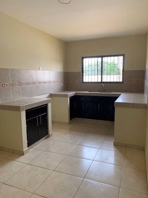 FOR RENT NICE AND COMFORTABLE FENCED HOUSE IN AQUALINA