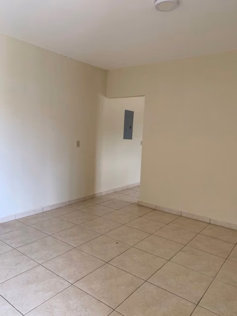 FOR RENT NICE AND COMFORTABLE FENCED HOUSE IN AQUALINA