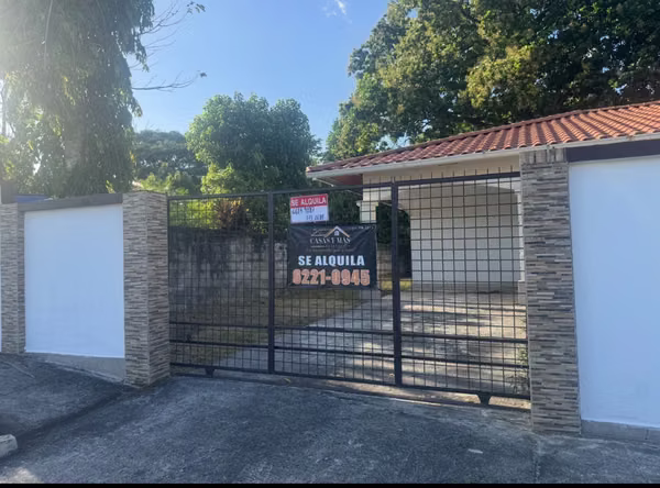 FOR RENT NICE AND COMFORTABLE FENCED HOUSE IN AQUALINA