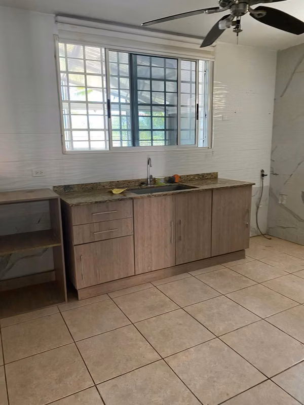 Hermosa Casa en Brisas del Golf! Se Alquila Vacía con Aires Acondicionados!