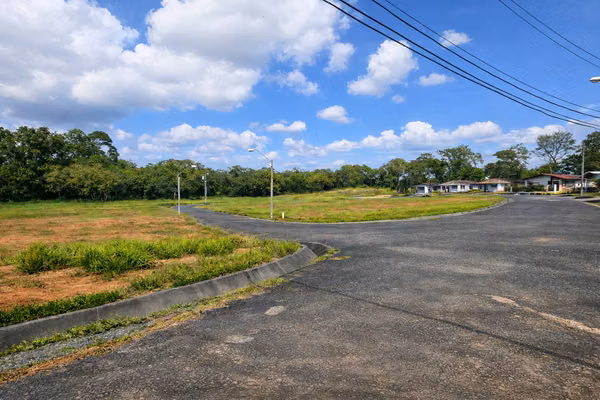 Sale of Residential Project in La Chorrera with 18 Housing and 51 Segregado Lotes