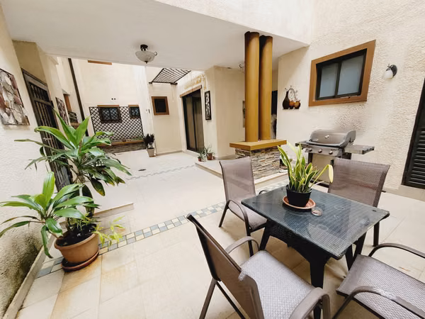 Garden Apartment for Rent in Embassy Club, Clayton, with 4 Bedrooms and a Garden