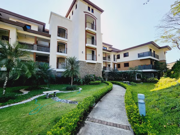 Garden Apartment for Rent in Embassy Club, Clayton, with 4 Bedrooms and a Garden