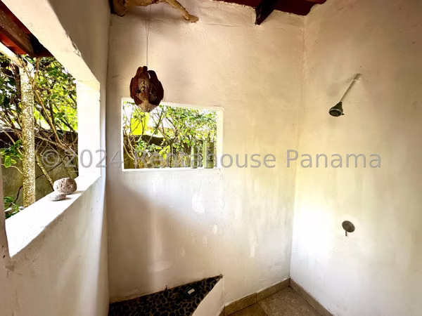 Venta - Spectacular Casa de Playa ante al Mar in Costa Arriba de Colón BDP