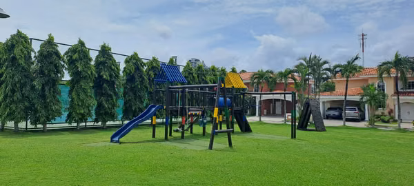 House for rent in Palmeras del Este, opposite San Agustin school