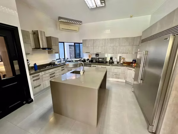 HOUSE FOR SALE IN COSTA DEL ESTE WITH POOL 940MTS CV