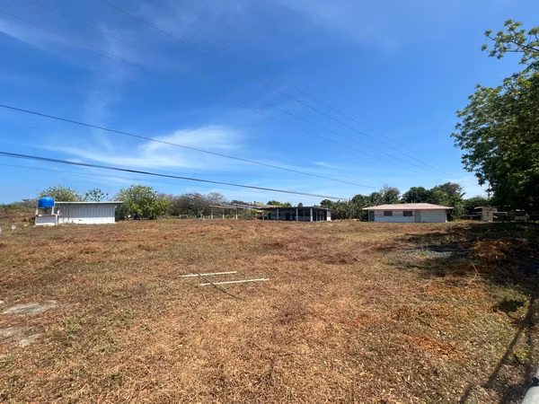 Commercial Building and Land for Sale in Guararé