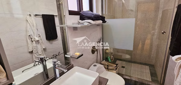 Clayton, Venta de Apartamento Pent-House en Embassy Club con vista al bosque!