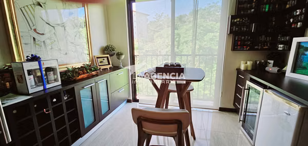 Clayton, Venta de Apartamento Pent-House en Embassy Club con vista al bosque!