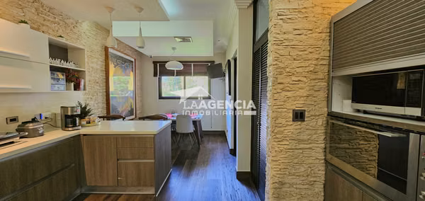 Clayton, Venta de Apartamento Pent-House en Embassy Club con vista al bosque!