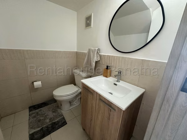 VENTA DE CASA CON PISCINA EN VERSALLES BDP