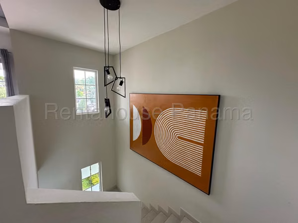 VENTA DE CASA CON PISCINA EN VERSALLES BDP