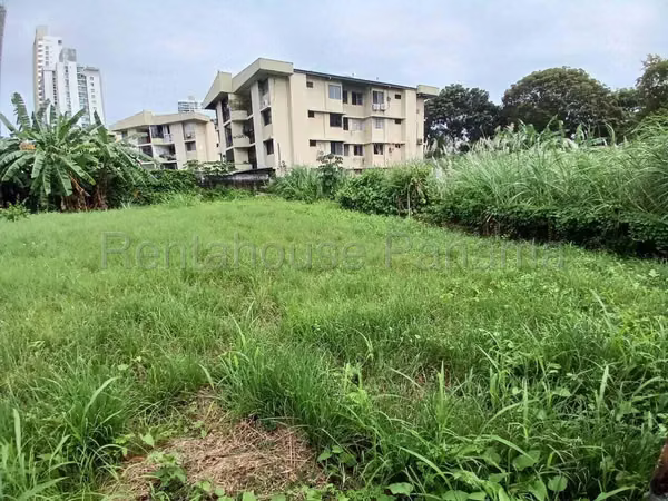 Terreno en venta en Carrasquilla cerca de Parque Omar YM