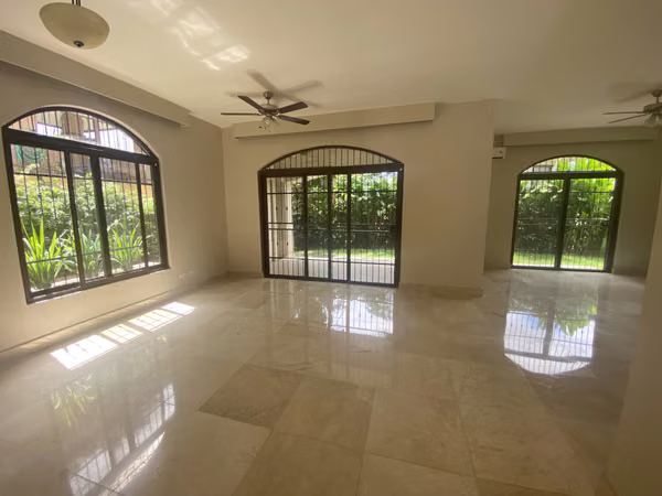 Vendo Casa en Clayton Embassy Club en rentabilidad