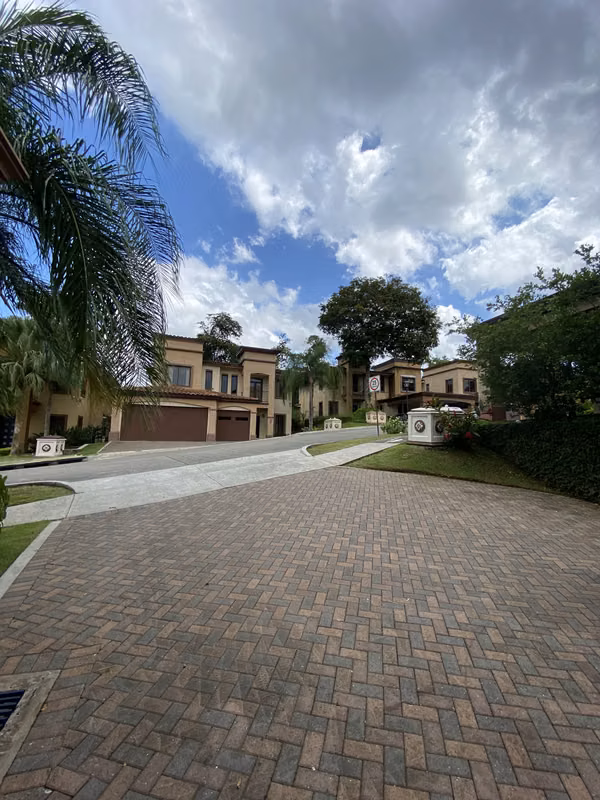 Vendo Casa en Clayton Embassy Club en rentabilidad