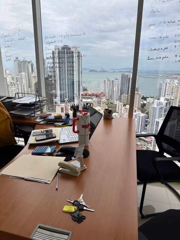 Office for sale - Tornillo Building (F & amp; F Tower)