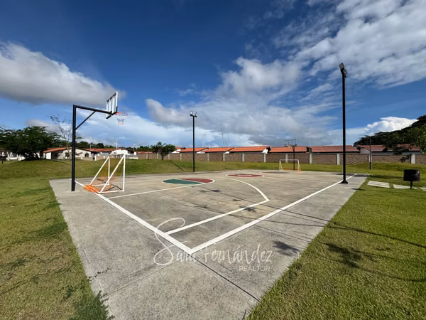 HOUSE FOR SALE IN PH THE STRAWBERRIES - TREE - 124; THE JETS